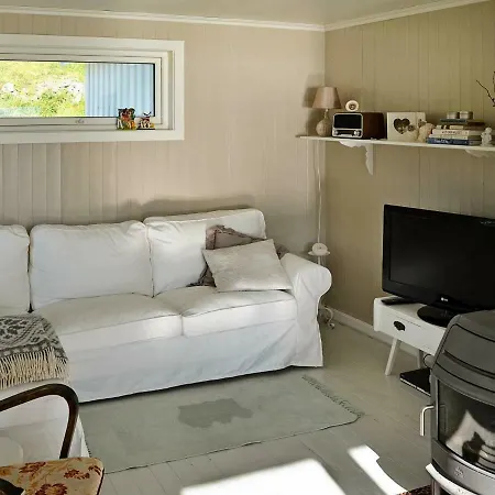 Three-bedroom Holiday In Fredvang Holiday home